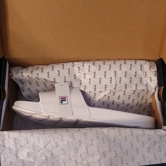 White Fila slides - Picture 3 of 4